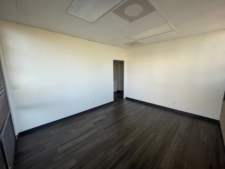 6110-6130 Valley View Ave, Buena Park, CA for lease - Interior Photo - Image 2 of 14