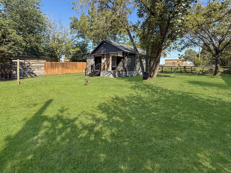 703 E Main St, Little River Academy, TX for sale - Building Photo - Image 2 of 18