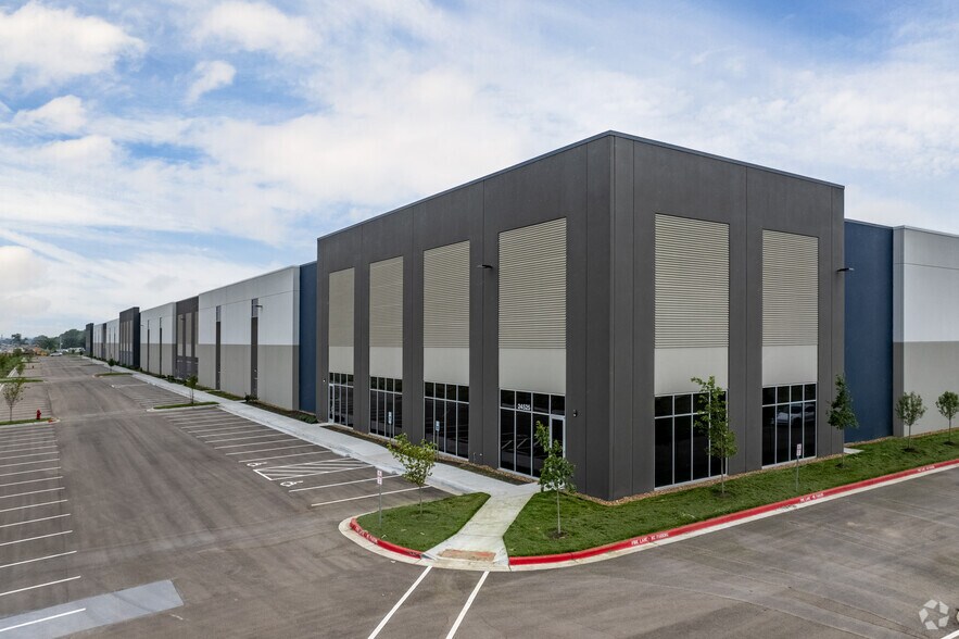 24525 W 43rd St, Shawnee Mission, KS for sale - Primary Photo - Image 1 of 1