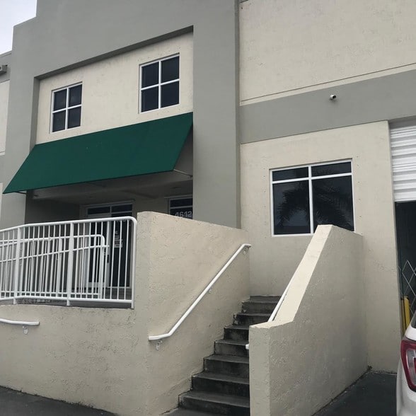 4600-4636 NW 74th Ave, Miami, FL for lease - Building Photo - Image 3 of 11