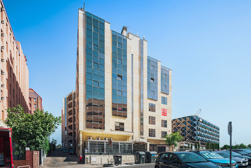 Calle De María Tubau, 4, Madrid, Madrid for lease - Primary Photo - Image 1 of 6