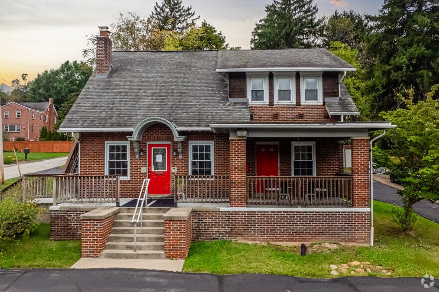 1812 Lincoln Way, Mckeesport, PA for sale - Building Photo - Image 2 of 4