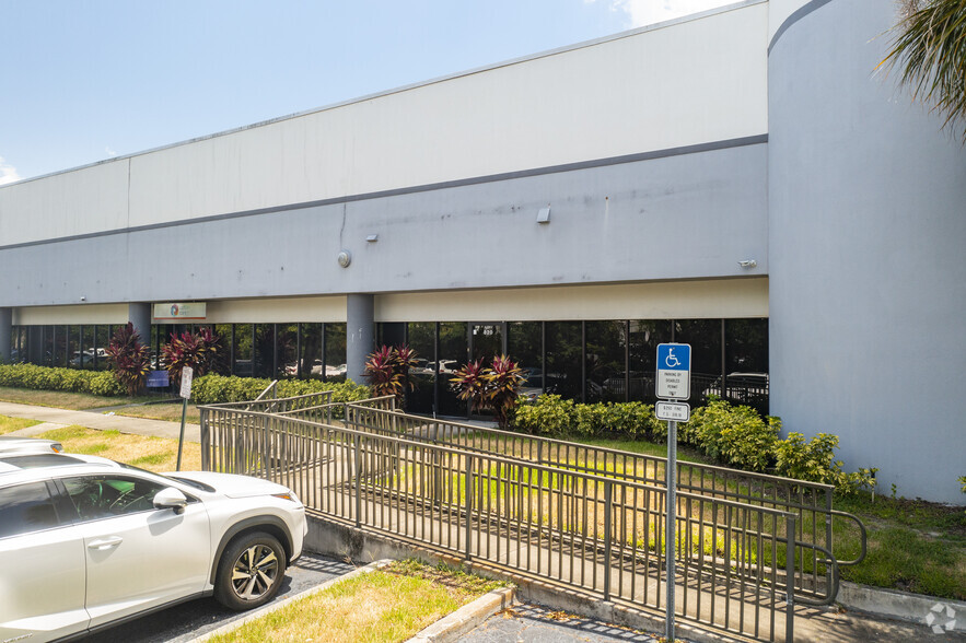 2880 N Scherer Dr, Saint Petersburg, FL for lease - Building Photo - Image 2 of 6