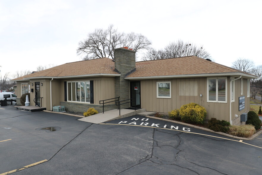 2080 W Ridge Rd, Greece, NY for lease - Building Photo - Image 1 of 11