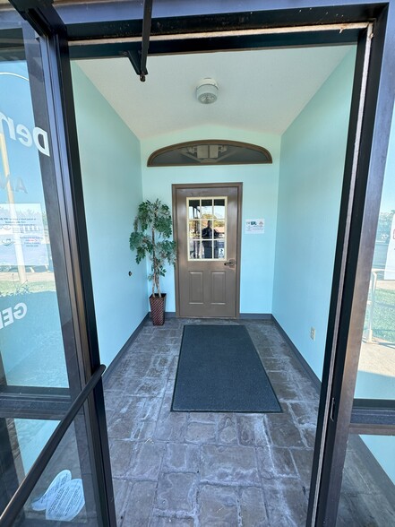 1317 Dadrian Professional Park, Godfrey, IL for sale - Lobby - Image 3 of 7