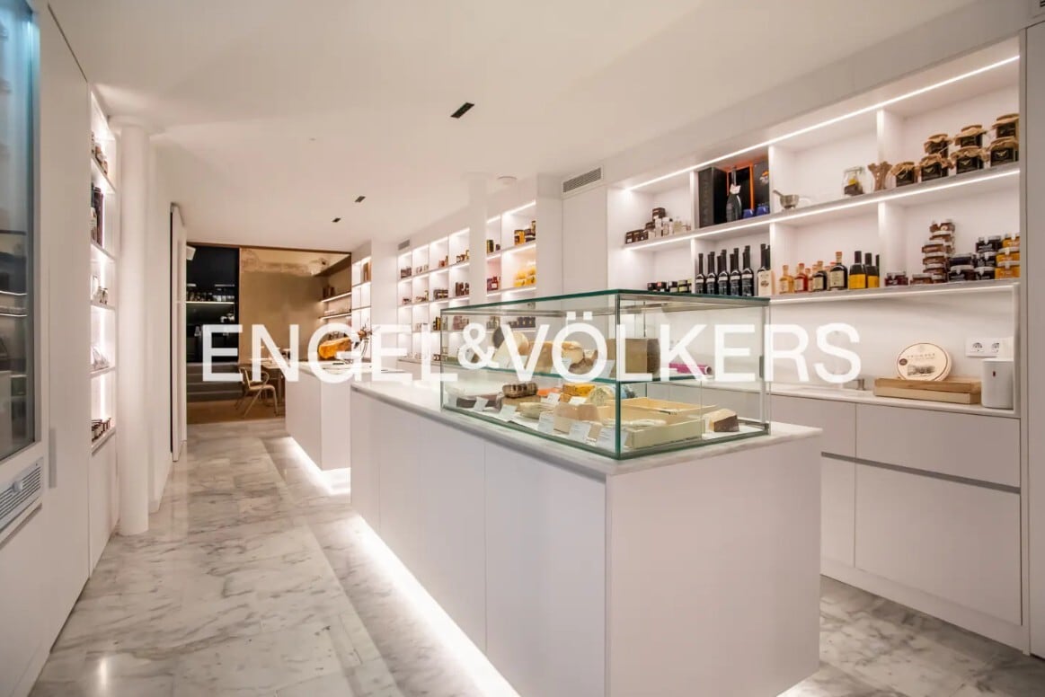 Retail in Barcelona, Barcelona for lease Interior Photo- Image 1 of 4