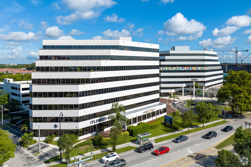 11900 Biscayne Blvd, North Miami, FL for lease - Building Photo - Image 2 of 7