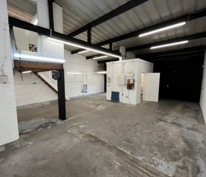 Lemsford Rd, Hatfield for lease - Interior Photo - Image 2 of 3