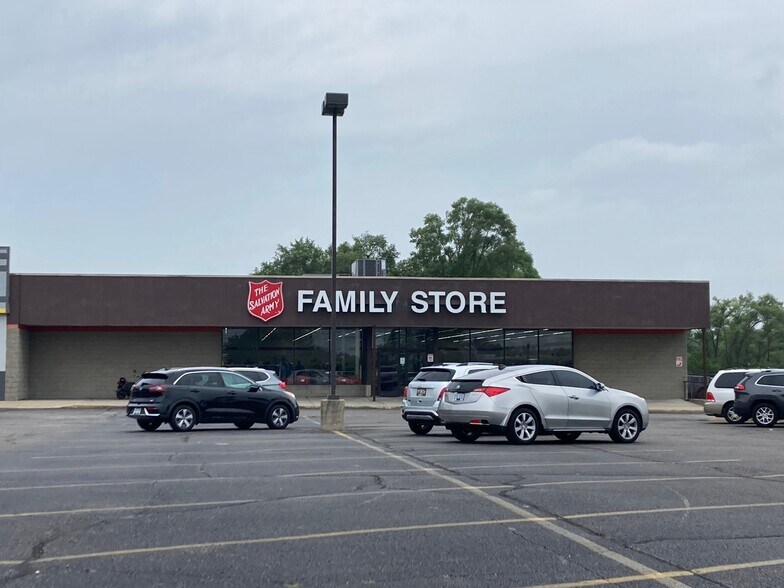 4160 Plainfield Ave NE, Grand Rapids, MI for sale - Building Photo - Image 1 of 1