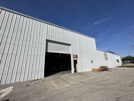 6205 31st St E, Bradenton FL - Warehouse