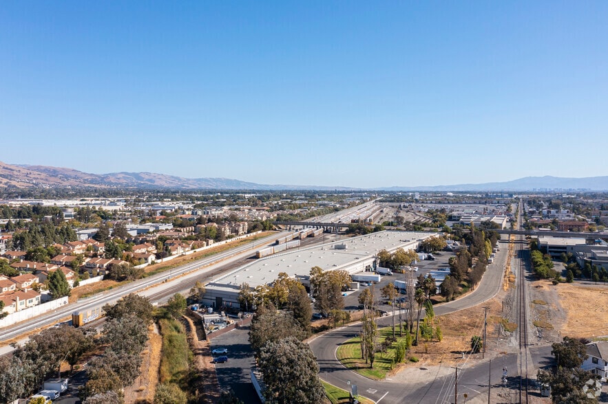 200-230 Railroad Ave, Milpitas, CA for lease - Aerial - Image 3 of 9