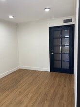 711 W 17th St, Costa Mesa, CA for lease Interior Photo- Image 2 of 10