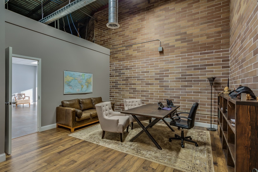 1632 Commerce Dr, South Bend, IN for sale - Interior Photo - Image 1 of 1