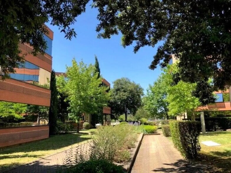 Office in Blagnac for lease - Building Photo - Image 3 of 18