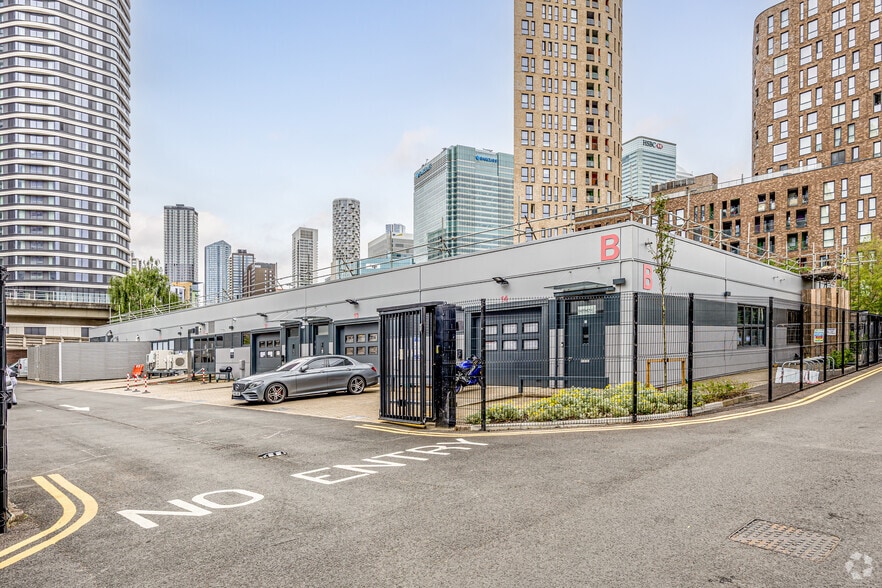 10 Prestons Rd, London for lease - Primary Photo - Image 1 of 11