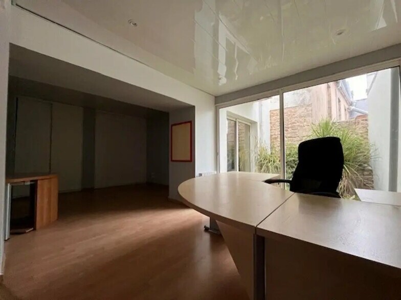 Office in Auray for lease - Interior Photo - Image 2 of 3