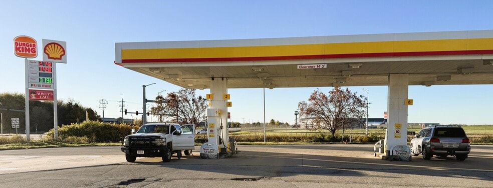 Gas station and car wash portfolio of 2 properties for sale on LoopNet.com - Building Photo - Image 2 of 7