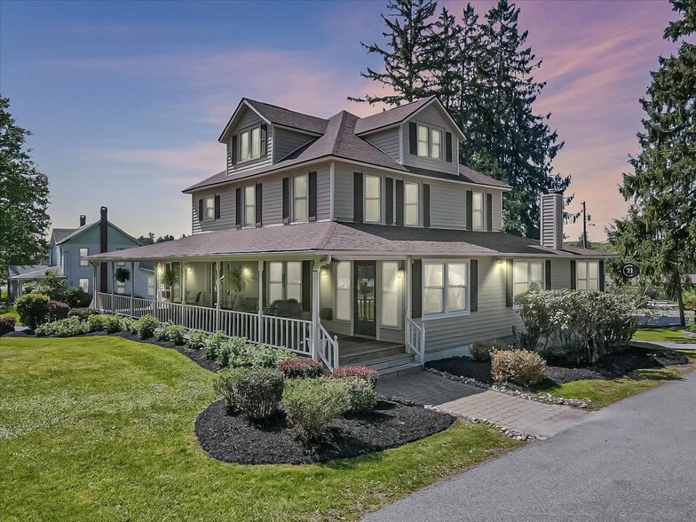 5119 Pocono Crest Rd, Pocono Pines, PA for sale - Primary Photo - Image 1 of 5