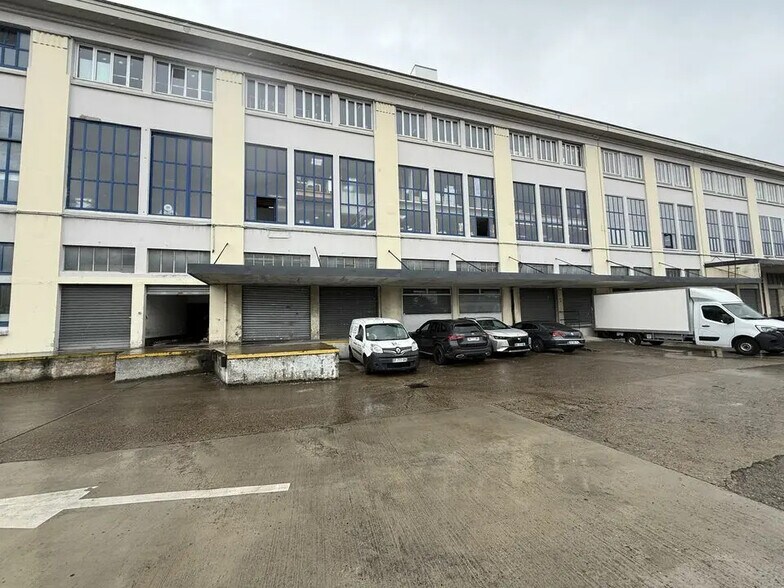 Office in Bobigny for lease - Building Photo - Image 2 of 10