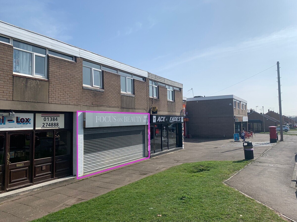 6 Ln, Kingswinford, DY6 9PJ