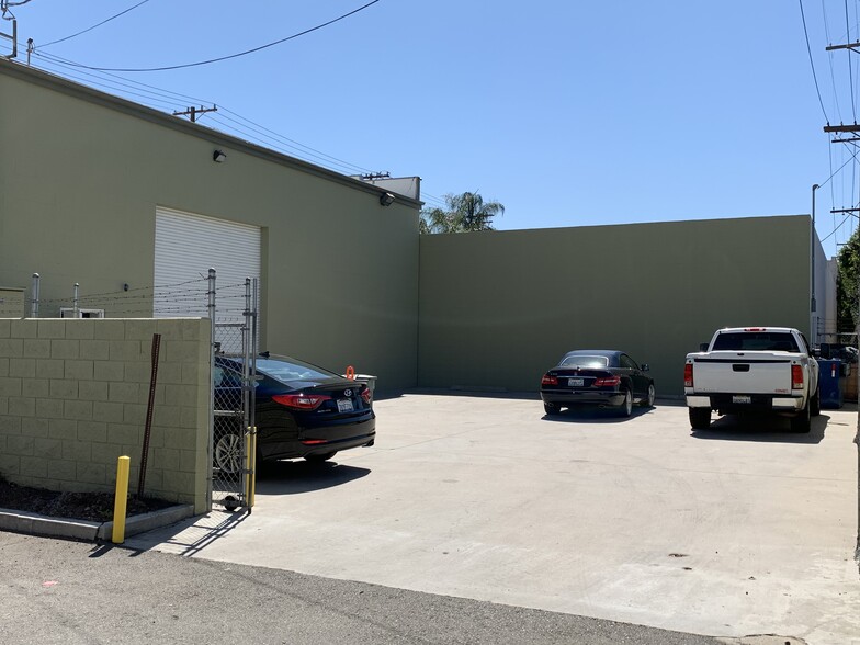 1125 S Flower St, Burbank, CA for lease - Building Photo - Image 2 of 7