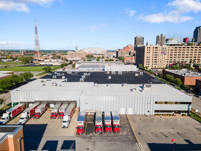 Imo's Pizza HQ & Production Facility portfolio of 3 properties for sale on LoopNet.com - Building Photo - Image 2 of 5