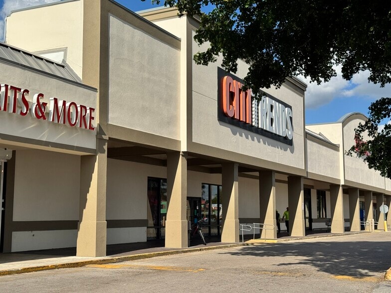 4901 Palm Beach Blvd, Fort Myers, FL for lease - Building Photo - Image 2 of 10