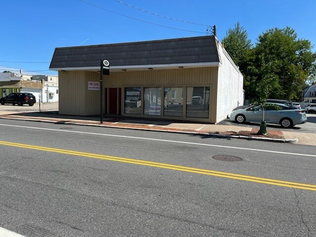 22 Rolfe Sq, Cranston, RI for sale - Building Photo - Image 1 of 1