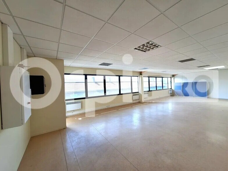 Office in Soissons for lease - Interior Photo - Image 1 of 4