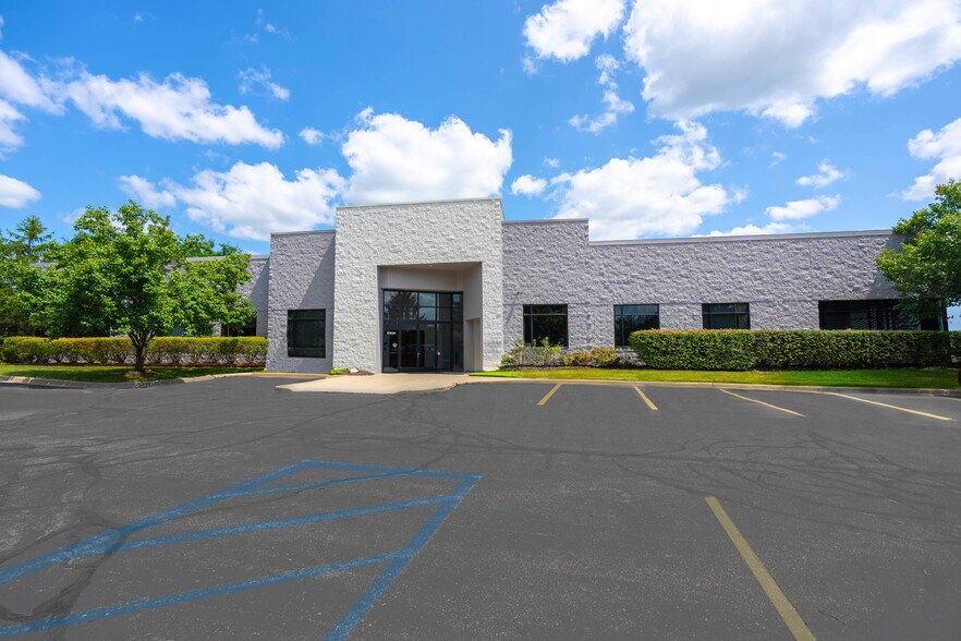 47828 Halyard Dr, Plymouth, MI for lease - Building Photo - Image 1 of 7