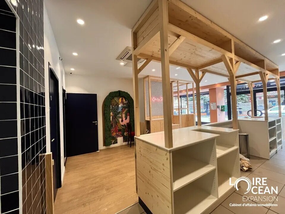Retail in Cholet for lease Interior Photo- Image 1 of 7