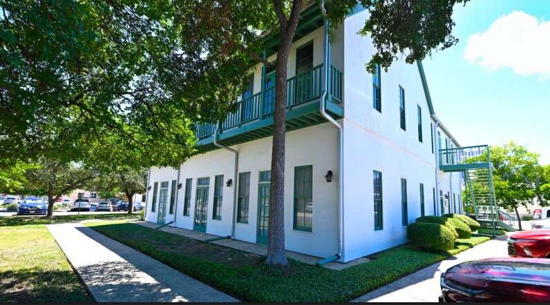 303 W Sunset Rd, San Antonio, TX for lease Interior Photo- Image 1 of 6