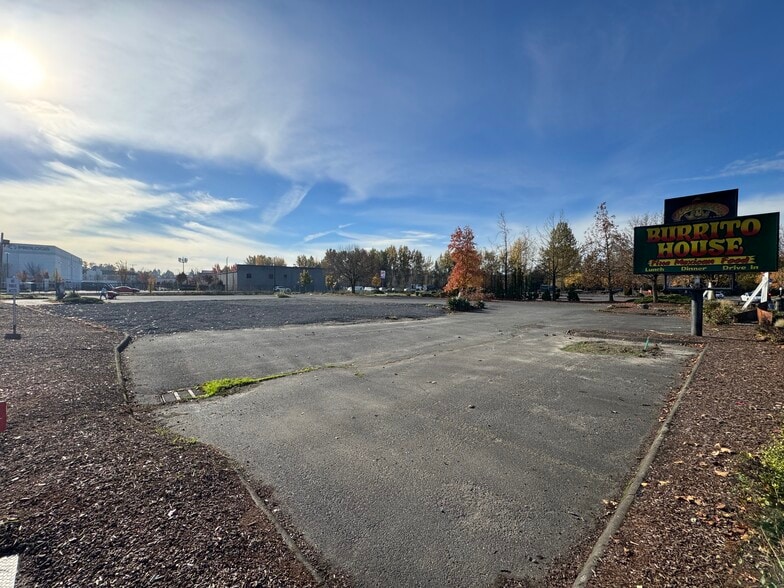 1220 N Hayden Meadows Dr, Portland, OR for lease - Building Photo - Image 3 of 4