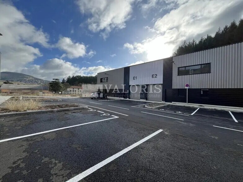 Flex in Tarare for sale - Building Photo - Image 2 of 26