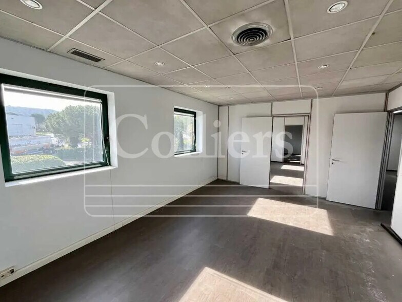 14 Avenue Jean Jaures, Les Pennes-Mirabeau for sale - Interior Photo - Image 1 of 6