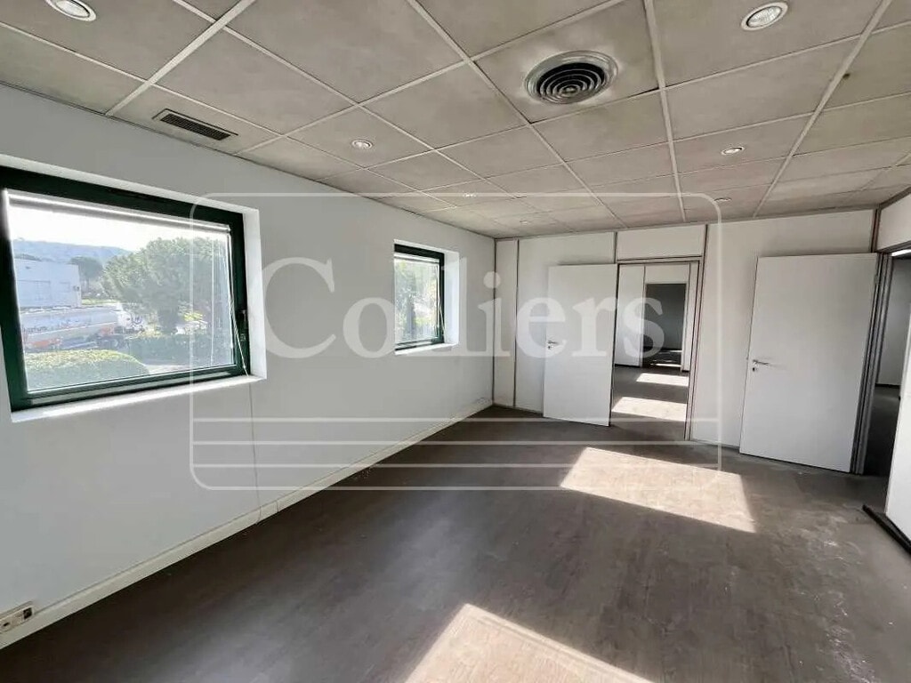Vente Bureaux 300 m² - Photo 1