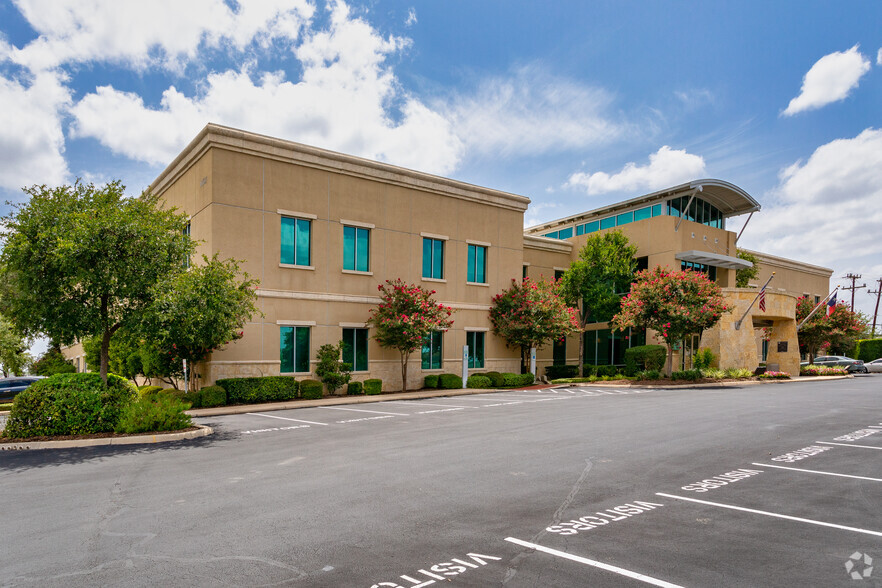 11603 W Coker Loop Rd, San Antonio, TX for lease - Building Photo - Image 3 of 13