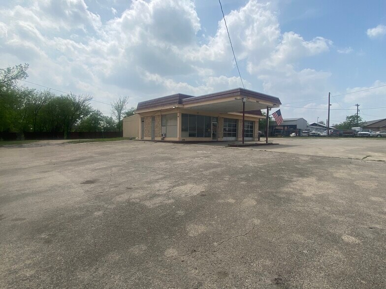 1903 Bandera Rd, San Antonio, TX for sale - Building Photo - Image 2 of 2