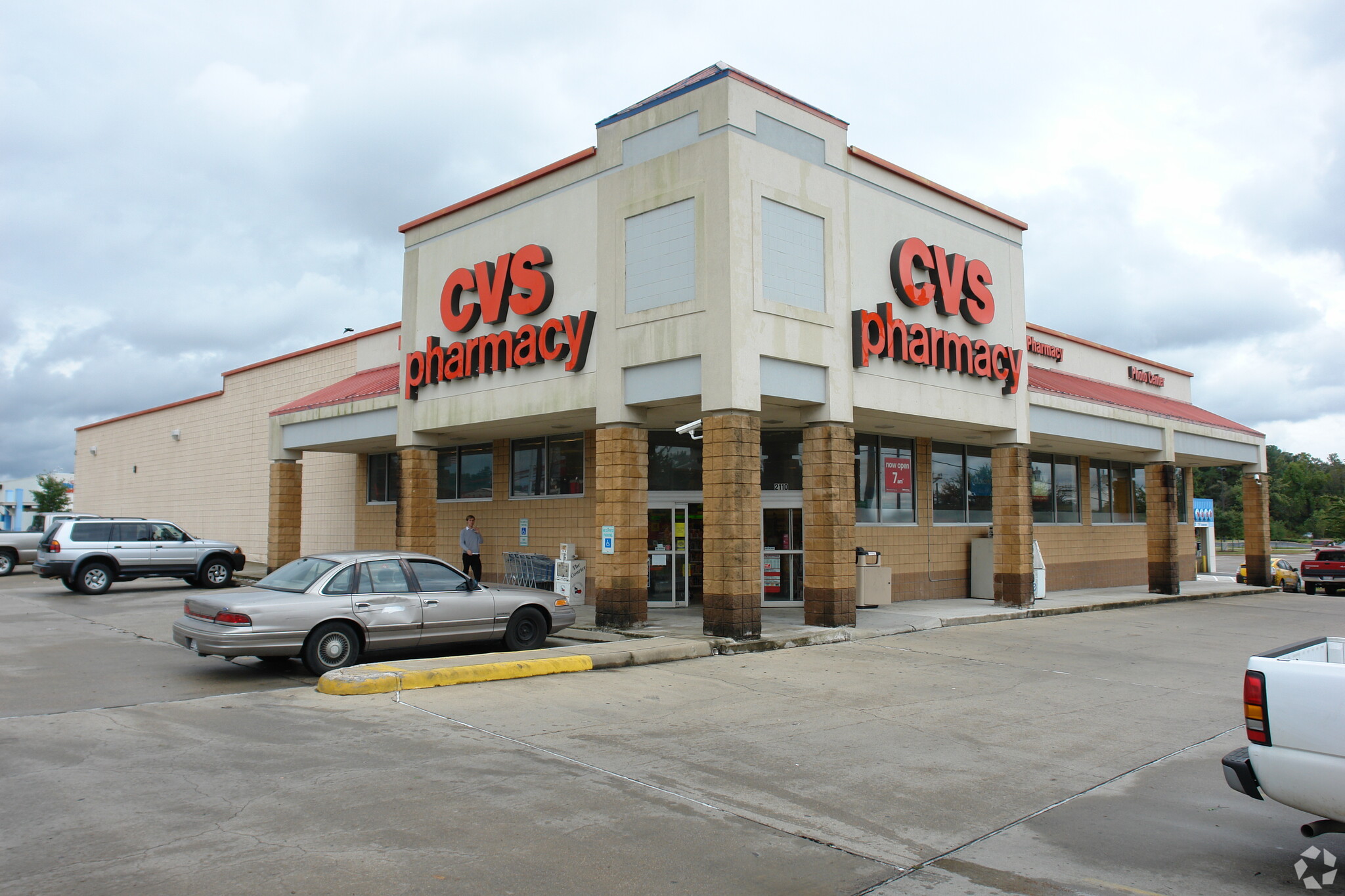 2110 N Frazier St, Conroe, TX for lease Building Photo- Image 1 of 3