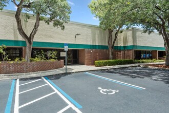 2975 S Horseshoe Dr, Naples, FL for lease Building Photo- Image 2 of 19