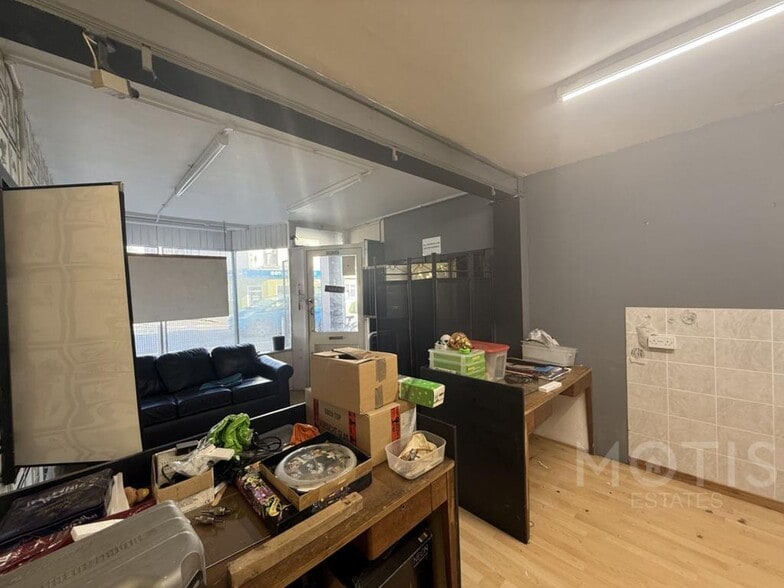 51 Black Bull Rd, Folkestone for lease - Interior Photo - Image 3 of 6