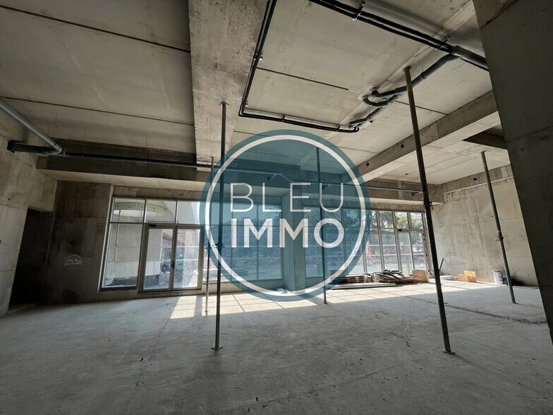 Retail in Saint-Laurent-du-Var for sale - Interior Photo - Image 1 of 3