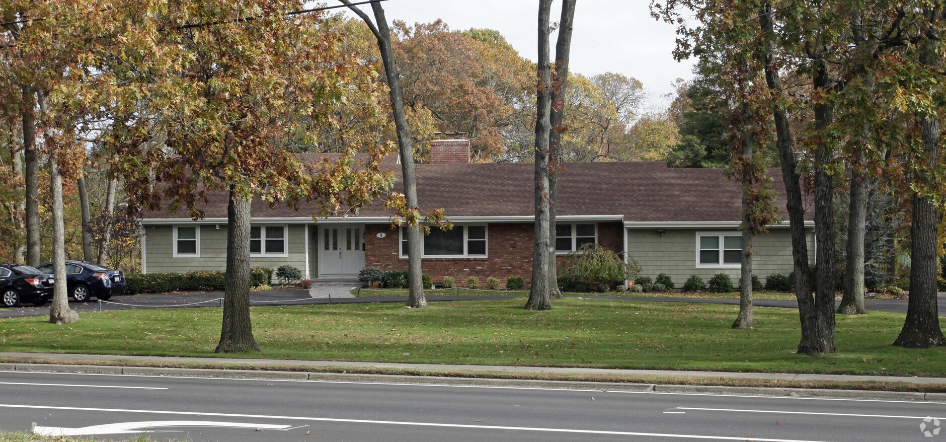 1 Indian Head Rd, Commack, NY 11725