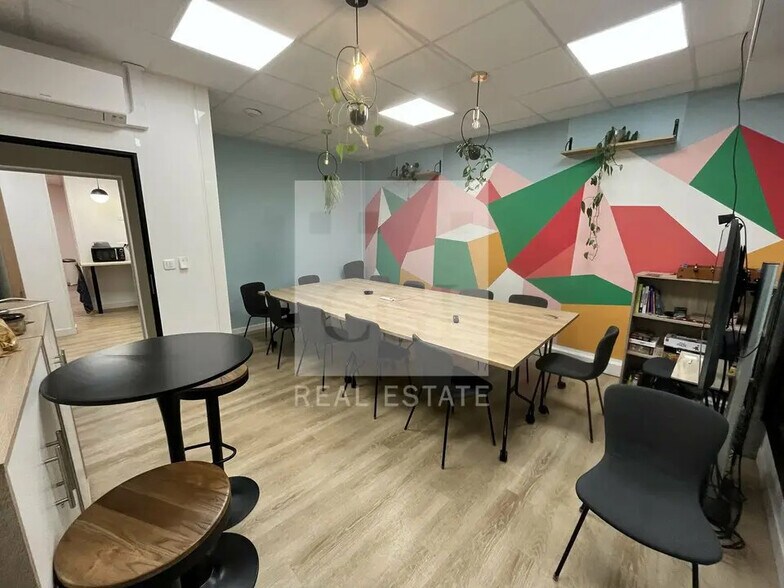Office in Lyon for lease - Interior Photo - Image 1 of 9