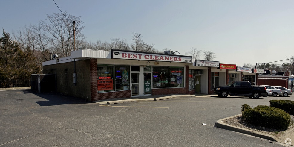 2 Freestanding Retail Strips portfolio of 2 properties for sale on LoopNet.com - Primary Photo - Image 3 of 5