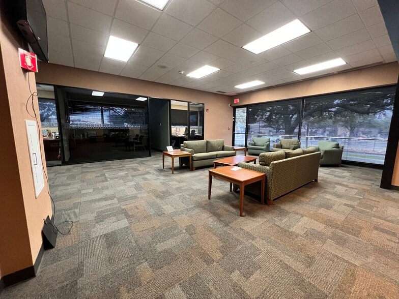 8047 Midcrown Dr, San Antonio, TX for lease - Interior Photo - Image 3 of 7