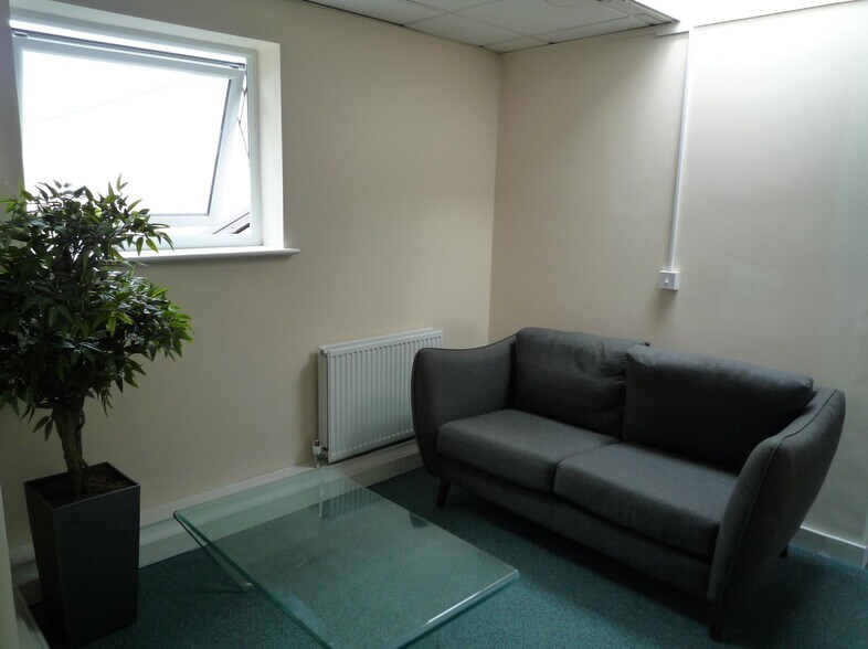 Bridge Rd, Camberley for lease - Interior Photo - Image 3 of 5