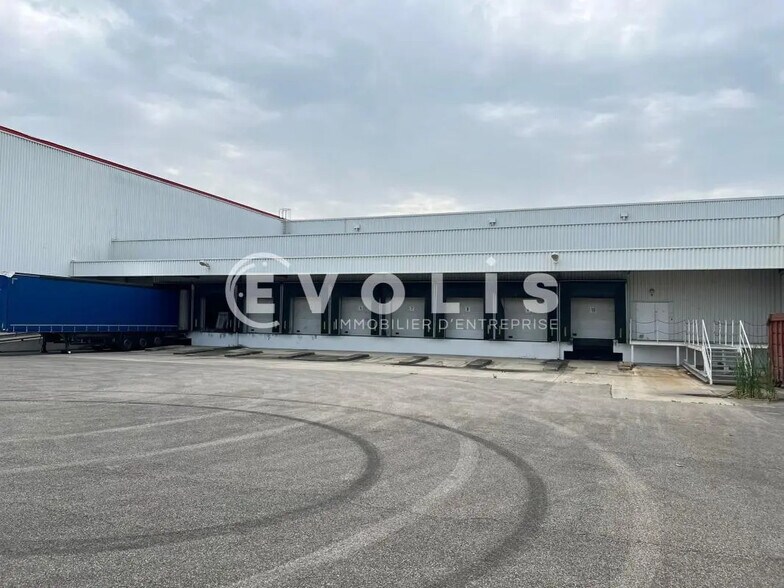 Flex in Villefontaine for lease - Building Photo - Image 2 of 20