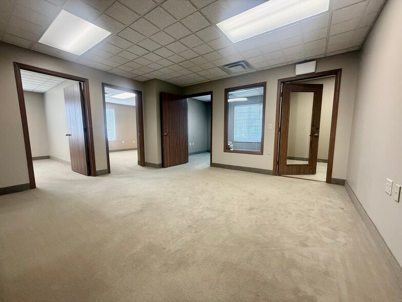 2240 E Hill Rd, Grand Blanc, MI for lease - Interior Photo - Image 3 of 12