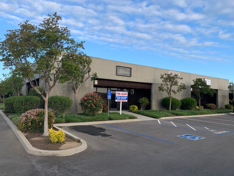 4539 N Brawley Ave, Fresno, CA for lease - Building Photo - Image 1 of 6